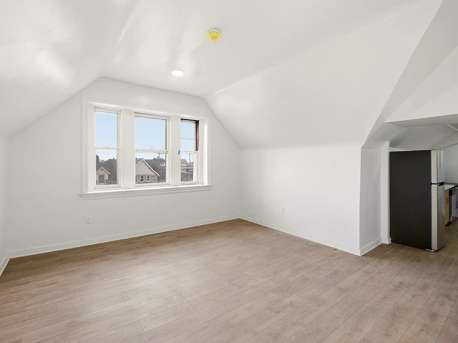 6012 Ridge Ave - 3 — Photo 3