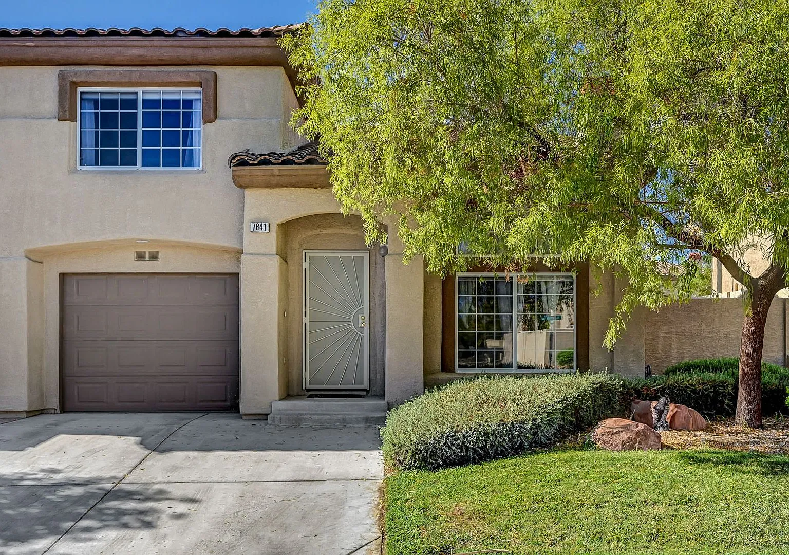 Stunning Summerlin Townhome! — Photo 1