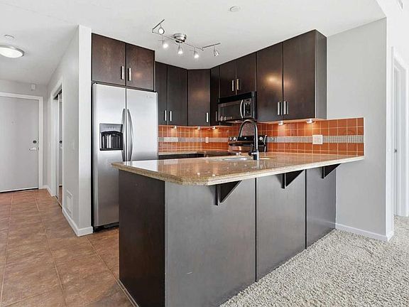 4th image of 1410 E 1st St SE #1505