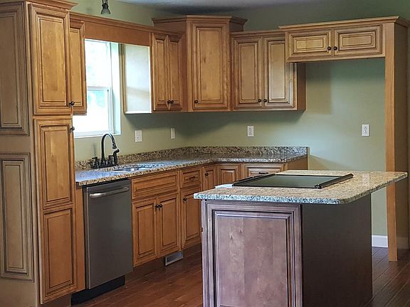 3rd image of 81 Evergreen Dr