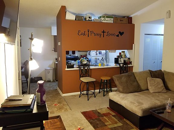 2nd image of 29 Pebble Point Ct