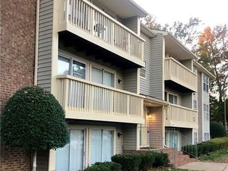 1610 Arlyn Cir #M — Photo 2