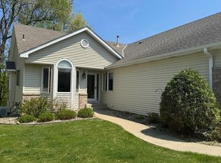 4492 Lakeshore Ter, Eagan, MN 55122