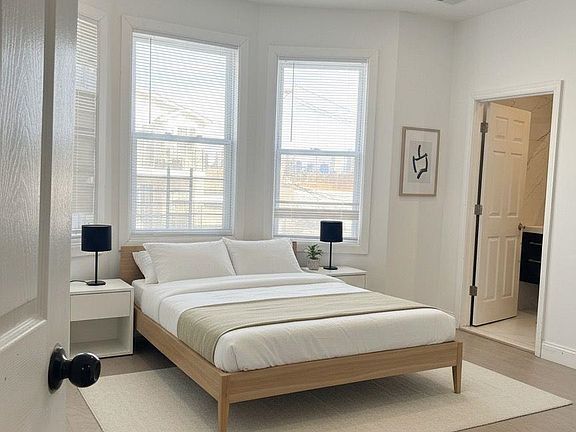 3rd image of 121 Carteret Ave #2