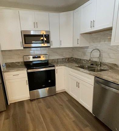 Kitchen with brand new wood cabinets, stainless steel appliances and granite countertops.