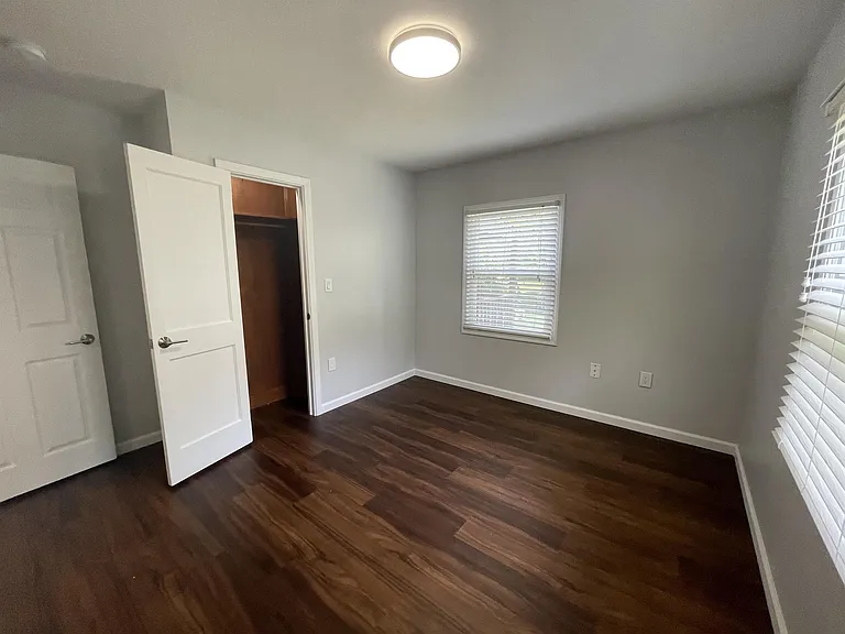 420 S Mitchell St — Photo 3