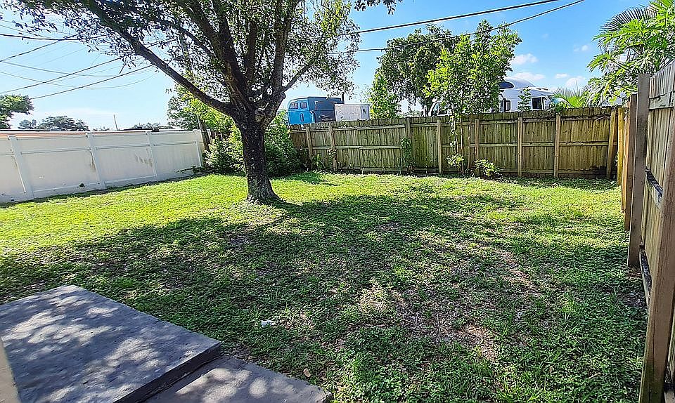2nd image of 340 NE 29th St