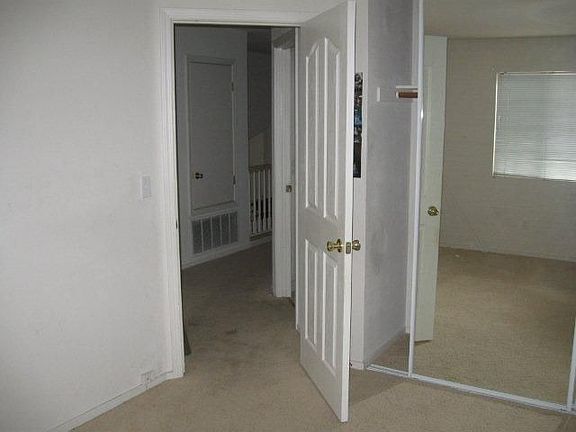 2nd image of 209 Shadow Hill Cir