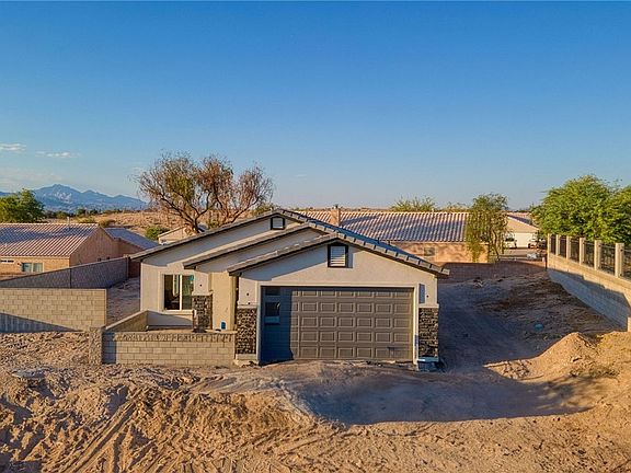 2nd image of 1833 E Calle Agrada Drive