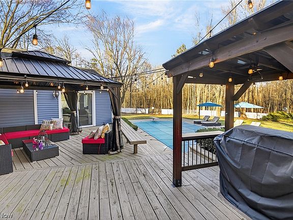 4th image of 886 Ewing Rd