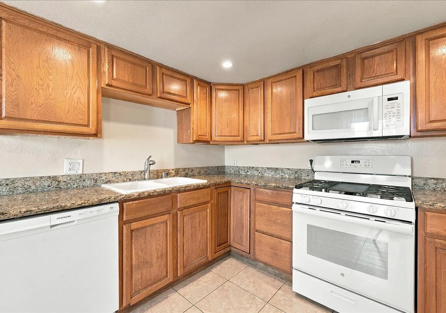 3921 E. Calle De Carlos — Photo 1