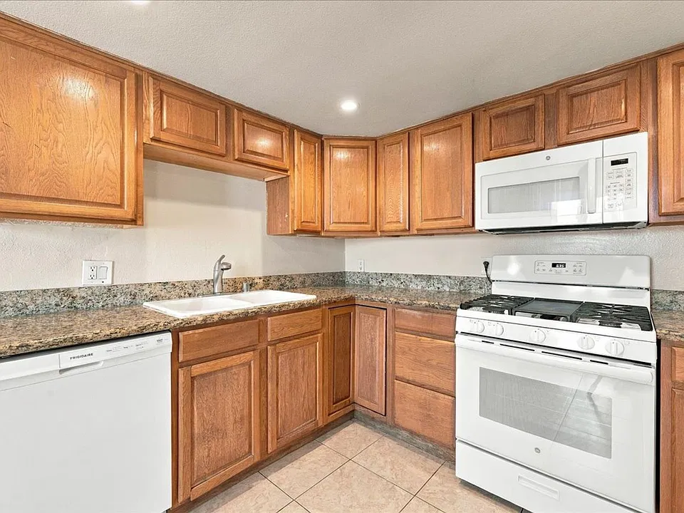3921 E. Calle De Carlos