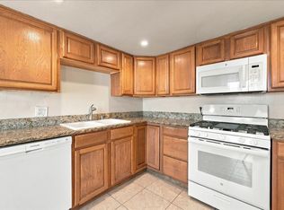 3921 E Calle De Carlos APT B, Palm Springs, CA 92264