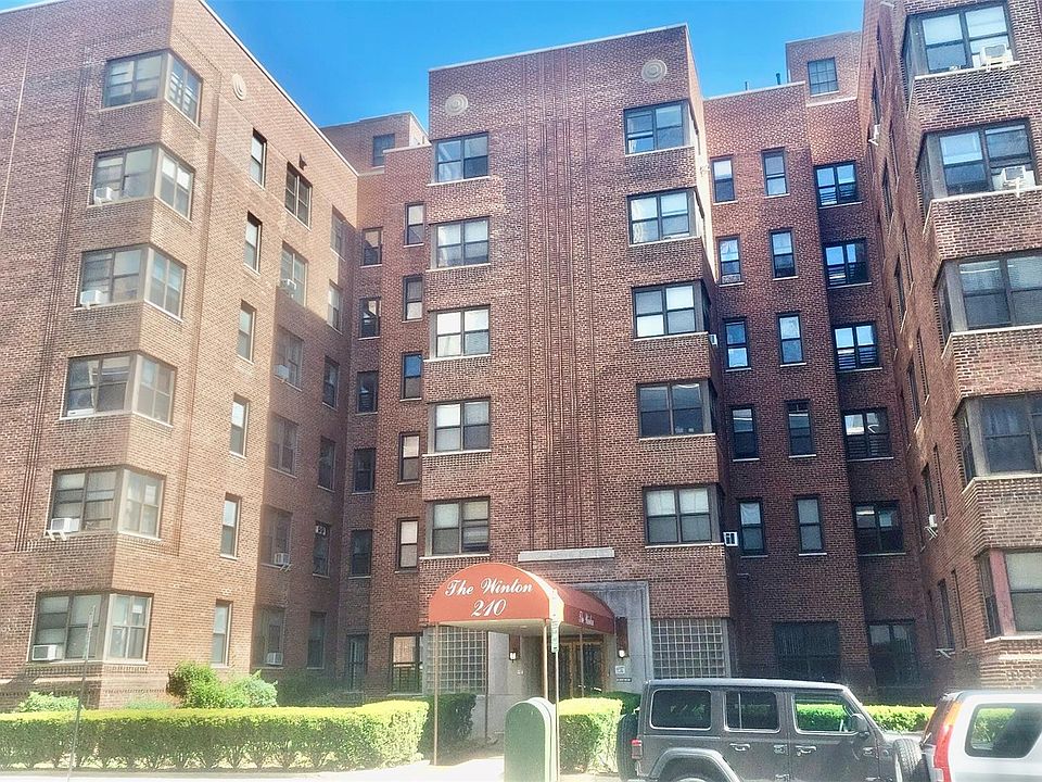 1st image of 210 Martine Avenue #6L