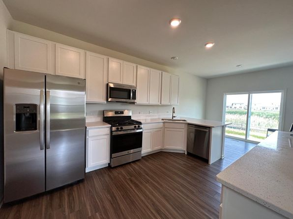 10927 Illinois Dr, Crown Point, IN 46307