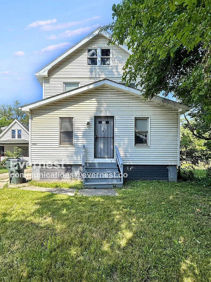 3 bed, 1.0 bath, 864 sqft, $950 — Photo 1