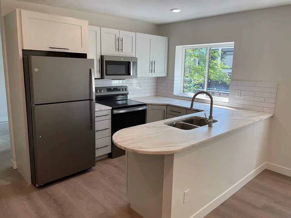 307 W 3rd St #201