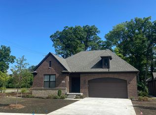 1049 Crestwyk Ln, Rochester, MI 48307