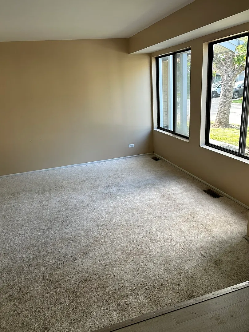 4 bed, 1.5 bath, $2,500 — Photo 2
