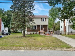11 S Shore Rd, Holbrook, MA 02343
