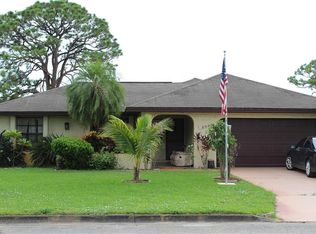 209 Ground Dove Cir, Lehigh Acres, FL 33936