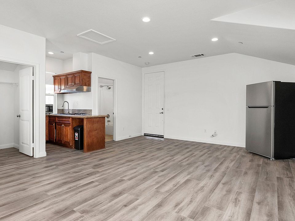 1st image of 521 Nile River Dr #B