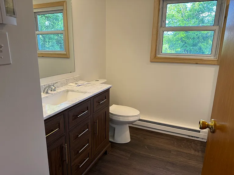585 Burncoat St — Photo 24