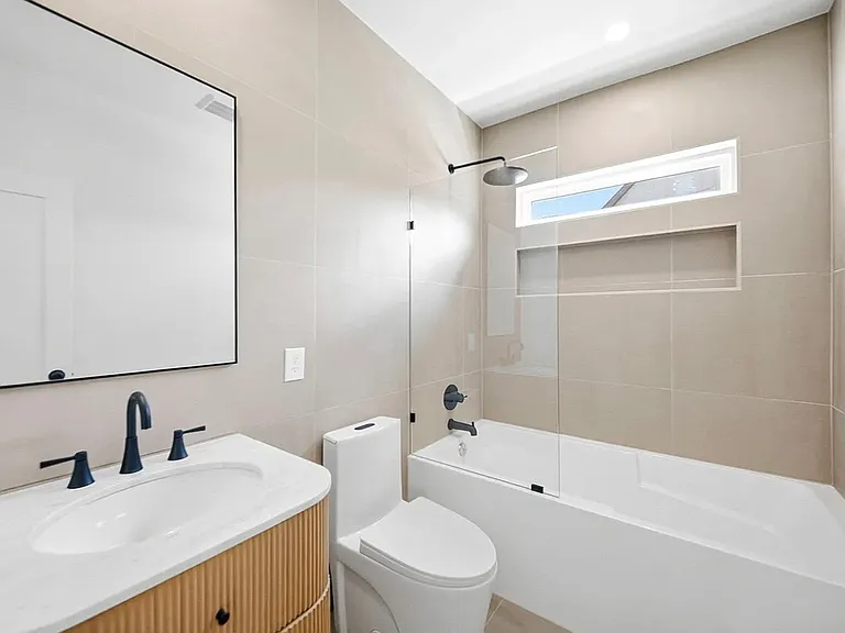 1345 W 67th St #2 — Photo 11