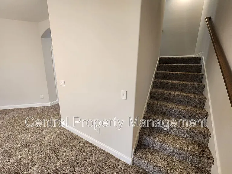 512 Dottie Ct — Photo 14