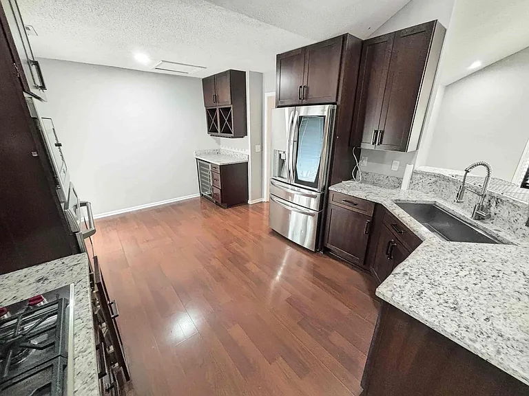 3029 Vineyard Way SE — Photo 9