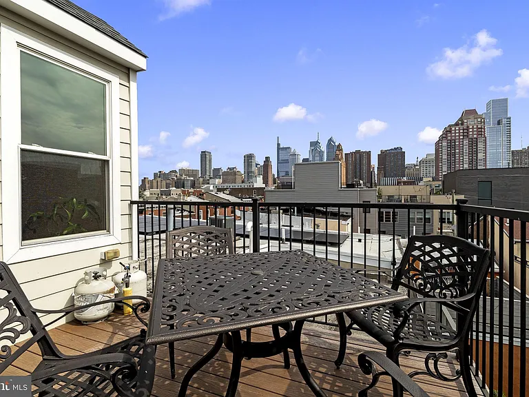 729 S 15th St — Photo 35