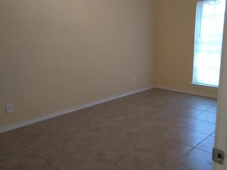 4300 S Shaver St — Photo 16