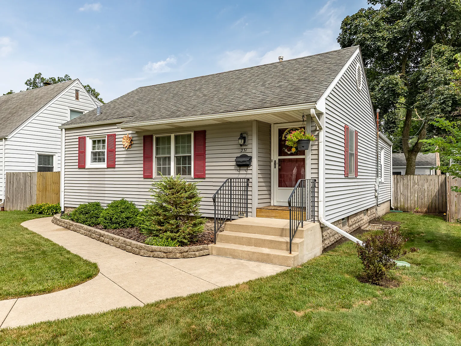 3 bed, 1.5 bath, 1192 sqft, $2,400 — Photo 2