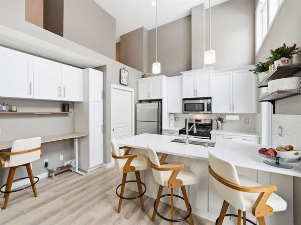 1607 Wentworth Vlg SW, Calgary, AB T3H 0K7