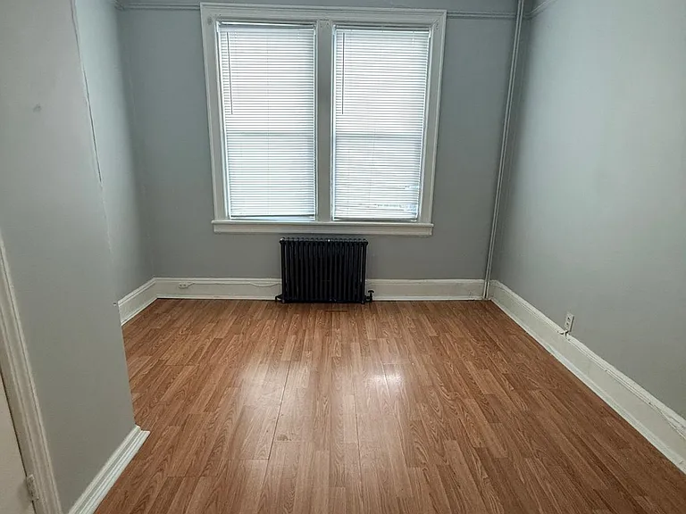 136 W 30th St #1R — Photo 4