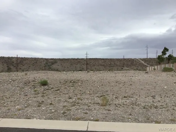 2883 Hillview Dr, Bullhead City, AZ 86442
