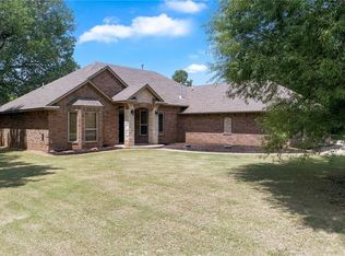 1405 S Czech Hall Rd, Mustang, OK 73064