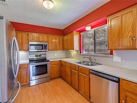 4th image of 1917 Larimore Dr