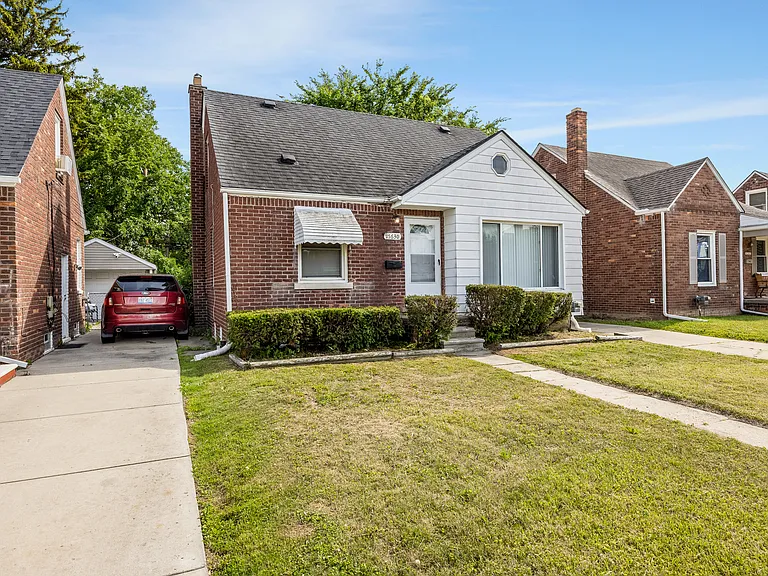 15630 Sprenger Ave — Photo 28