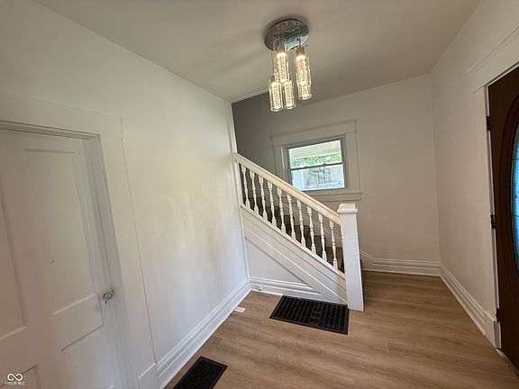4th image of 612 E Market St