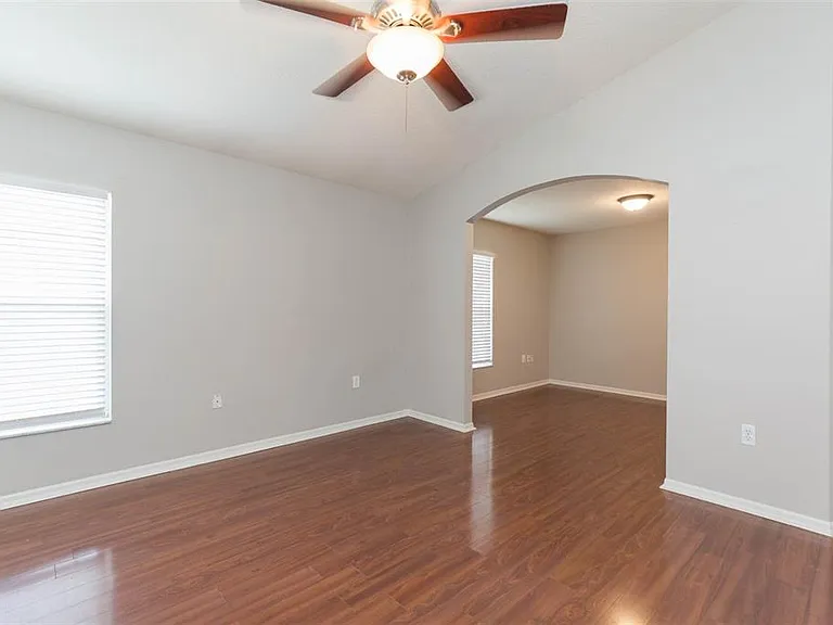 4550 Roundview Ct — Photo 18