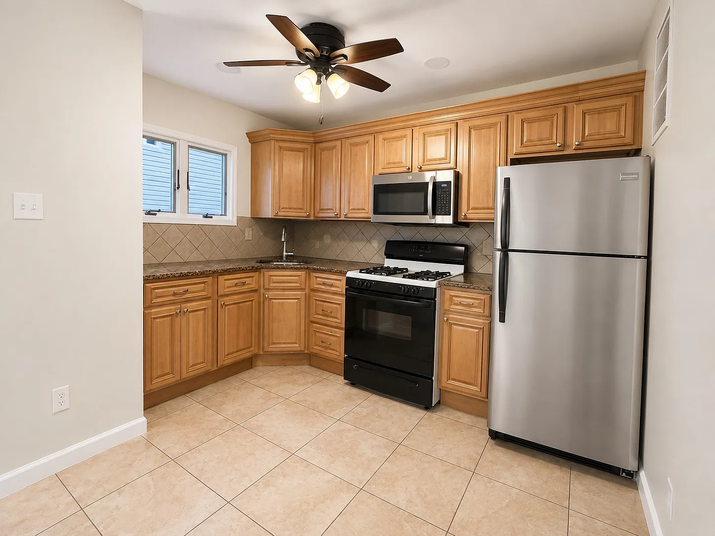 3 bed, $3,200 — Photo 2