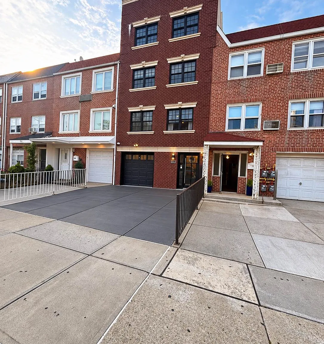 21-08 Steinway Street — Photo 1