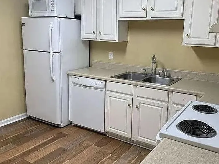 100 Woodstone Dr #27 — Photo 16