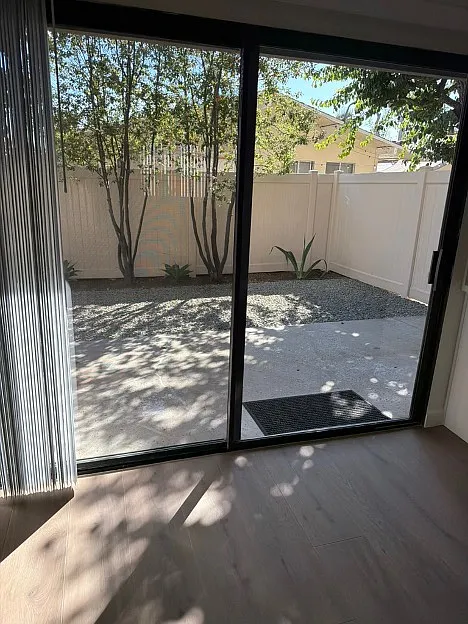 2 bed, 1.5 bath, 1004 sqft, $3,600 — Photo 4