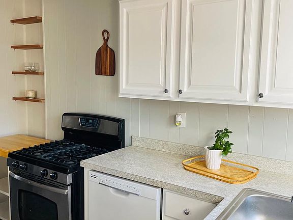 5th image of 631 Geddes St