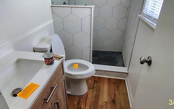 3rd image of 204 Riggs St