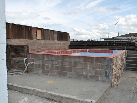 Above-ground exsting pool