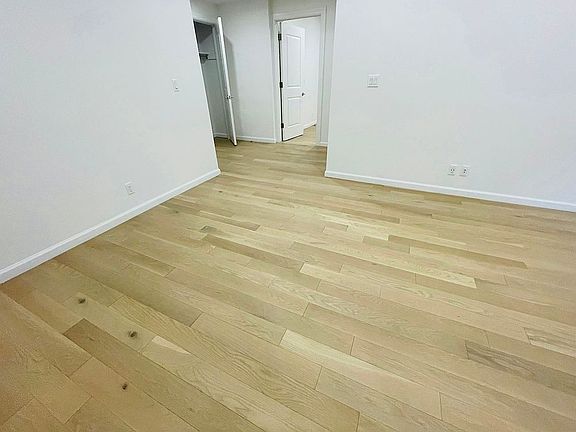 5th image of 160 E 48th St APT 5M