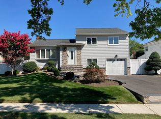 4005 Daleview Ave, Seaford, NY 11783